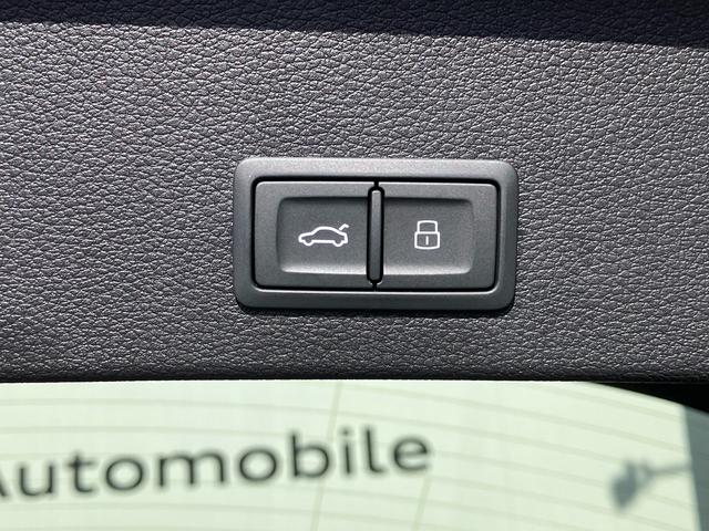 重量のあるテールゲートの開閉が自動になるオートマチックテールゲートを装備しています。荷物の出し入れやトランクゲートの重量が負担になる女性などには大変ありがたい装備になります