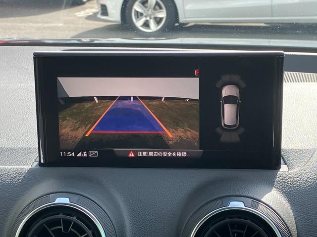 前後コーナーセンサー付きリヤカメラが装備されています。ハンドルに連動して動くガイドラインもあります。