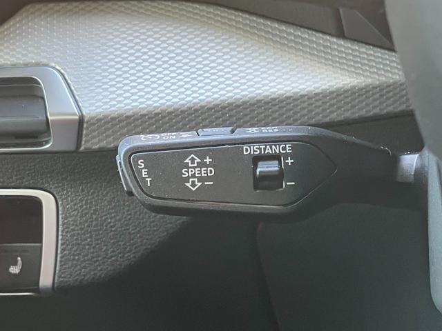 クルマ自身が前の状況を把握し、ドライバーの設定した速度範囲において、前車との車間距離を保ちながらアクセル、ブレーキ操作の補助ほ行ってくれます。これによって高速道路などでの長距離移動の疲労が軽減されます