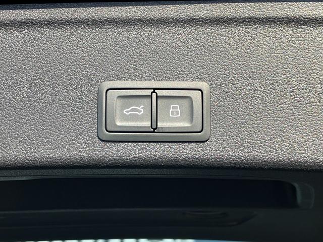 Ａ４アバント ４０ＴＤＩクワトロ　Ｓライン　Ｓライン　マトリクスＬＥＤヘッドライト　アダプティブクルーズコントロール　サイドアシスト　レーンアシスト　アルカンタラハーフレザーシート　電動シート　シートヒーター　サラウンドビューカメラ（11枚目）