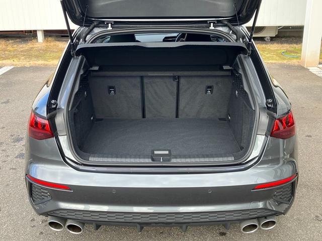 S3 スポーツバック ブラックスタイリング 19インチアルミ レザーシート プライバシーガラス マトリクスLEDヘッドライト 電動シート シートヒーター リヤカメラ コーナーセンサー バーチャルコックピット(9枚目)