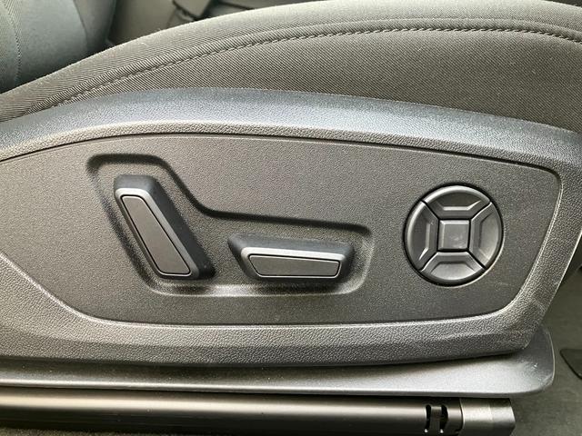 Ｑ３ ３５ＴＦＳＩアドバンスド　アダプティブクルーズコントロール　サイドアシスト　レーンアシスト　サラウンドビューカメラ　バーチャルコックピット　ＬＥＤヘッドライト　１８インチアルミ　スマートフォンインターフェイス（20枚目）