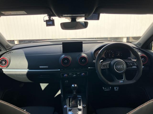 ＲＳ３ ベースグレード　アダプティブクルーズコントロール　サイドアシスト　レーンアシスト　レザーシート　シートヒーター　リヤカメラ　コーナーセンサー　マトリクスＬＥＤヘッドライト　１９インチアルミ　ＴＶチューナー（6枚目）