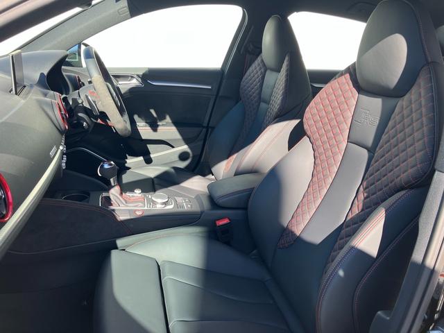 ＲＳ３ ベースグレード　アダプティブクルーズコントロール　サイドアシスト　レーンアシスト　レザーシート　シートヒーター　リヤカメラ　コーナーセンサー　マトリクスＬＥＤヘッドライト　１９インチアルミ　ＴＶチューナー（7枚目）