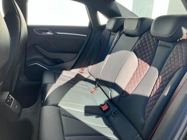 ＲＳ３ ベースグレード　アダプティブクルーズコントロール　サイドアシスト　レーンアシスト　レザーシート　シートヒーター　リヤカメラ　コーナーセンサー　マトリクスＬＥＤヘッドライト　１９インチアルミ　ＴＶチューナー（8枚目）