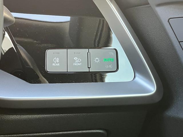 ���C�g�V�X�e���͎����_���@�\�t���ɂȂ�A�I�[�g�̏�Ԃɂ��Ă����΃g���l���ʉߎ���[��ꎞ�Ɏ��̖͂��邳���Z���T�[���Ď����A�����I�ɓ_���A�������s���܂��̂Ŕ��ɕ֗��ȋ@�\�ł��B