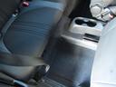 後部座席の足元です 狭くないです
