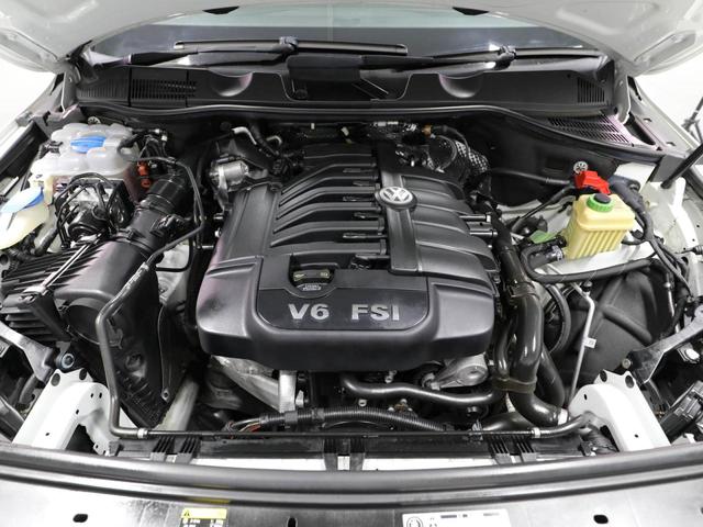 トゥアレグ Ｖ６アップグレードパッケージ　認定中古車　フルタイム４輪駆動　ダイナミックコーナリングライト　コーナーセンサー　スマートエントリー　スタートシステム　レーンチェンジアシストシステム　アラウンドビューカメラ　シートヒーター（9枚目）