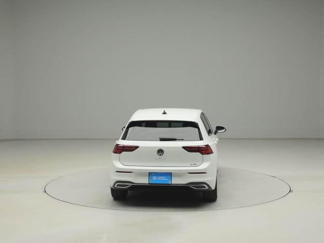 ゴルフ ｅＴＳＩスタイル　プラチナムエディション　認定中古車　アダクティブクルーズコントロール（全車速追従機能付き）　レーンキープアシスト　レーンチェンジアシスト　パークディスタンスコントロール　リヤトラフィックアラート　デジタルメータークラスター（4枚目）