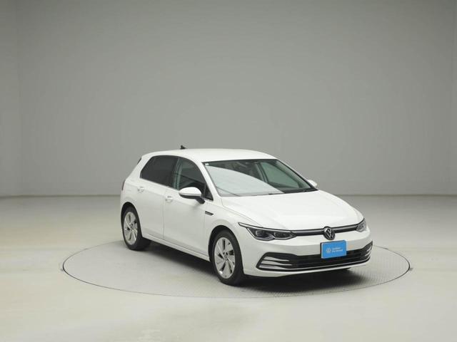 ゴルフ ｅＴＳＩスタイル　プラチナムエディション　認定中古車　アダクティブクルーズコントロール（全車速追従機能付き）　レーンキープアシスト　レーンチェンジアシスト　パークディスタンスコントロール　リヤトラフィックアラート　デジタルメータークラスター（7枚目）