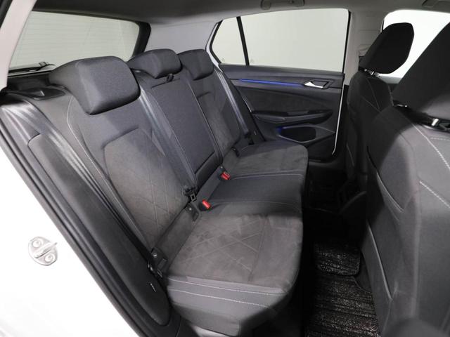 ゴルフ ｅＴＳＩスタイル　プラチナムエディション　認定中古車　アダクティブクルーズコントロール（全車速追従機能付き）　レーンキープアシスト　レーンチェンジアシスト　パークディスタンスコントロール　リヤトラフィックアラート　デジタルメータークラスター（12枚目）