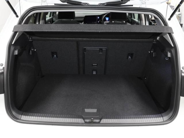 ゴルフ ｅＴＳＩスタイル　プラチナムエディション　認定中古車　アダクティブクルーズコントロール（全車速追従機能付き）　レーンキープアシスト　レーンチェンジアシスト　パークディスタンスコントロール　リヤトラフィックアラート　デジタルメータークラスター（19枚目）