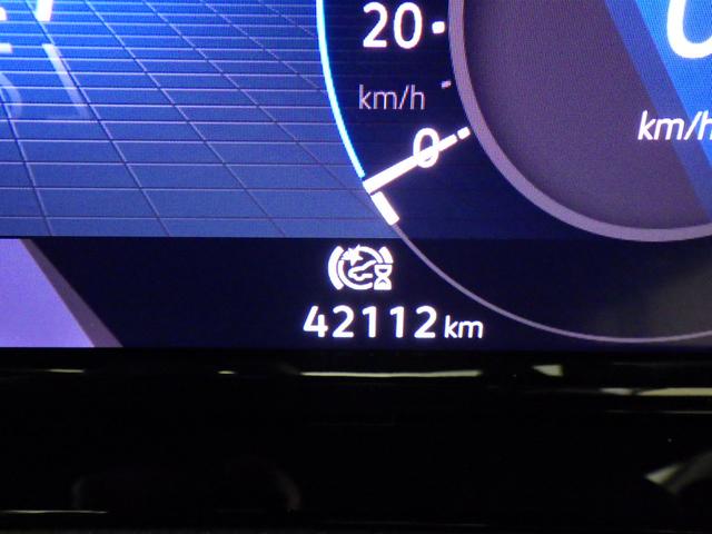 ゴルフ ｅＴＳＩ　Ｒライン　認定中古車　ワンセグＴＶ　シートヒーター　アルミホイール　スマートキー　盗難防止システム　記録簿　サイドエアバッグ　横滑り防止装置　アダプティブクルーズコントロール（14枚目）