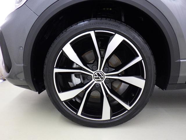 Ｔ－ロック ＴＤＩ　Ｒライン　認定中古車　シートヒーター　アルミホイール　スマートキー　盗難防止システム　記録簿　サイドエアバッグ　革シート　パワーシート　横滑り防止装置　オートクルーズコントロール（4枚目）