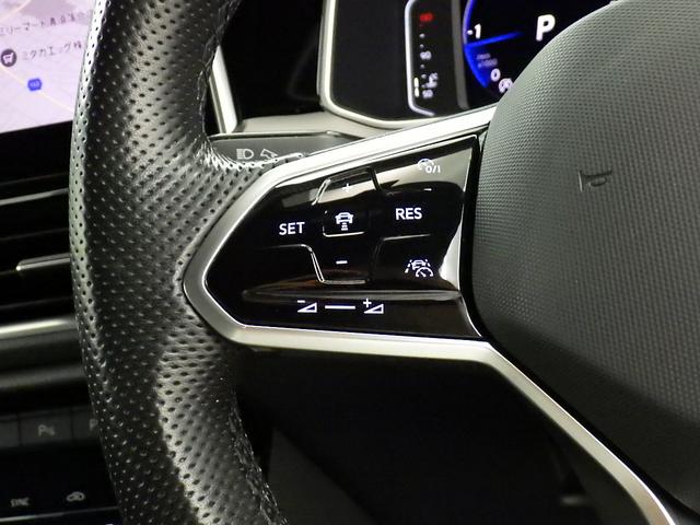 Ｔ－ロック ＴＤＩ　Ｒライン　認定中古車　シートヒーター　アルミホイール　スマートキー　盗難防止システム　記録簿　サイドエアバッグ　革シート　パワーシート　横滑り防止装置　オートクルーズコントロール（13枚目）