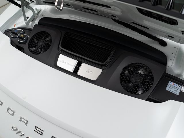 ９１１ ９１１カレラ　ホワイト　ＰＤＫ　右Ｈ　チルト／スライド式電動サンルーフ　クルーズコントロール　ライトデザインパッケージ　シートヒーター（フロント左右）　パワーステアリング・プラス　電動可倒式ドアミラー（13枚目）