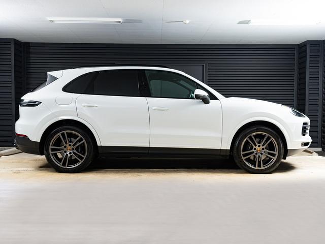 プラチナエディション　ホワイト　ティプトロニックＳ　４ＷＤ　右Ｈ　２１インチ　Ｃａｙｅｎｎｅ　Ｔｕｒｂｏ　Ｄｅｓｉｇｎ　ホイール　シートヒーター（フロント及び　リア）４ゾーン　オート　クライメート　コントロール(2枚目)