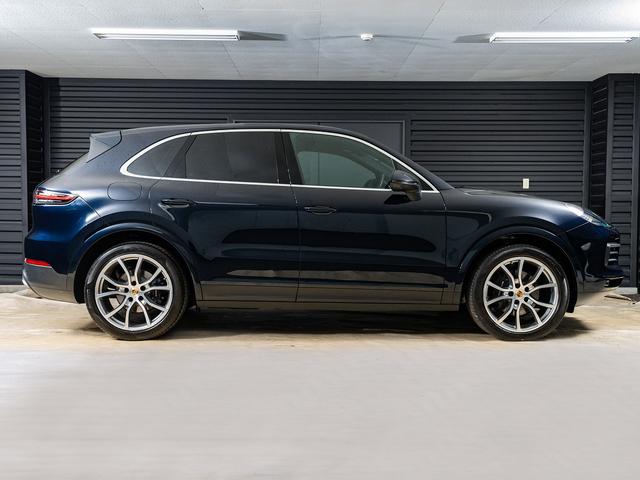 カイエン ベースグレード　Ｃａｙｅｎｎｅ　ティプトロニック　パノラマルーフ　スポーツクロノ　パワーステアリングプラス　アンビエントライト　シートヒーター　４ゾーンクライメートコントロール　ポルシェクレストエンボスヘッドレスト（2枚目）