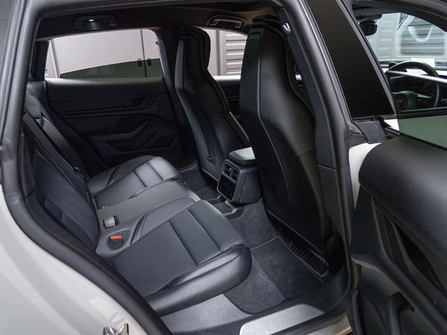 タイカンクロスツーリスモ タイカン 4Sクロスツーリスモ クレヨン/ブラック EV 右H エレクトリック スポーツ サウンド スポーツクロノ パッケージ 4ゾーン クライメート コントロール 4+1シート パッセンジャーディスプレイ(11枚目)