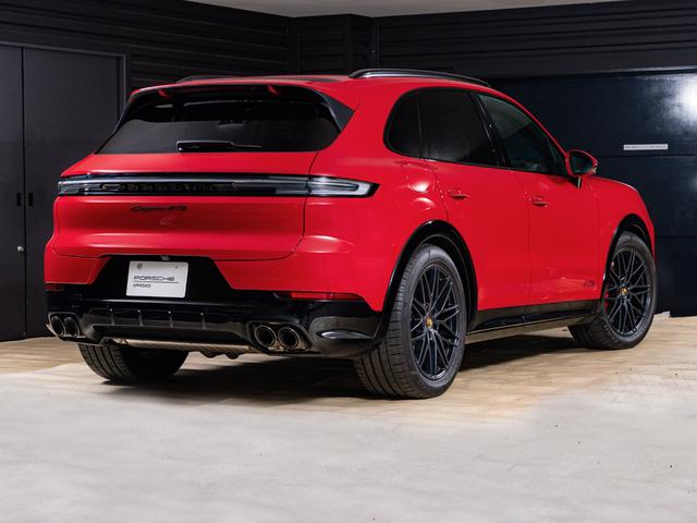 カイエン GTS カーマインレッド/ブラック ティプトロニックS 右H スポーツクロノ パッケージ リア アクスル ステアリング アダプティブ スポーツシート パッセンジャーディスプレイ(3枚目)