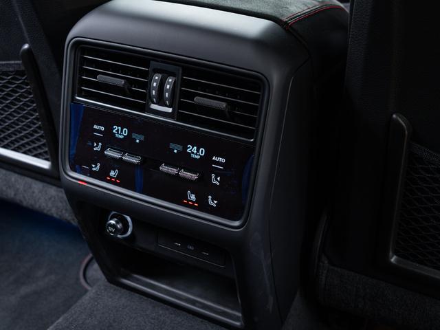 カイエン GTS カーマインレッド/ブラック ティプトロニックS 右H スポーツクロノ パッケージ リア アクスル ステアリング アダプティブ スポーツシート パッセンジャーディスプレイ(12枚目)