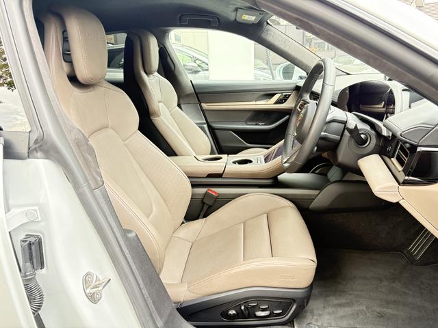 タイカン タイカン ターボS キャララホワイトメタリック/ブラウン EV 右H シートベンチレーション (フロント) グレーバンド フロントウインドウ プライバシーガラス トラフィック ジャム アシスト(9枚目)