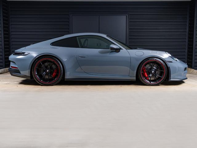 ９１１ ９１１ＧＴ３ツーリングパッケージ　アークティックグレー／ブラック　ＭＴ車両　右Ｈ　ツーリングパッケージ　クロノ　パッケージ　アダプティブ　スポーツシート　ポルシェダイナミックライトシステム　プラス（2枚目）