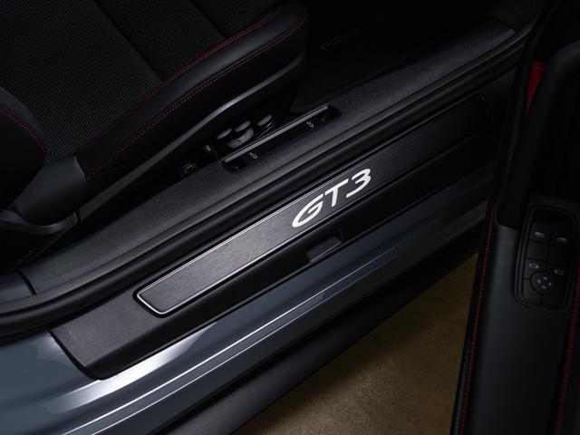 ９１１ ９１１ＧＴ３ツーリングパッケージ　アークティックグレー／ブラック　ＭＴ車両　右Ｈ　ツーリングパッケージ　クロノ　パッケージ　アダプティブ　スポーツシート　ポルシェダイナミックライトシステム　プラス（7枚目）