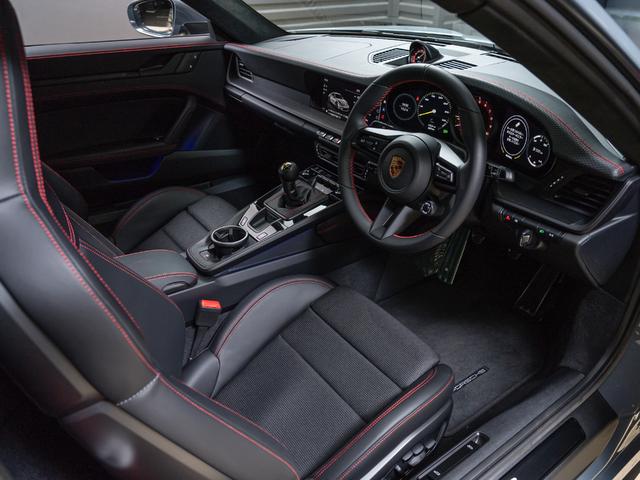 ９１１ ９１１ＧＴ３ツーリングパッケージ　アークティックグレー／ブラック　ＭＴ車両　右Ｈ　ツーリングパッケージ　クロノ　パッケージ　アダプティブ　スポーツシート　ポルシェダイナミックライトシステム　プラス（14枚目）