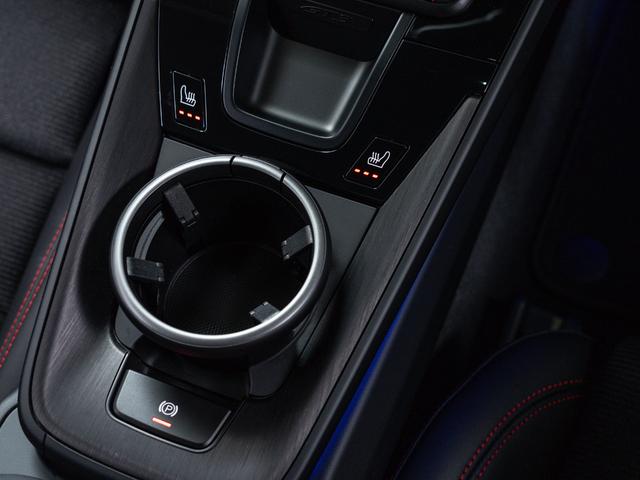 ９１１ ９１１ＧＴ３ツーリングパッケージ　アークティックグレー／ブラック　ＭＴ車両　右Ｈ　ツーリングパッケージ　クロノ　パッケージ　アダプティブ　スポーツシート　ポルシェダイナミックライトシステム　プラス（16枚目）