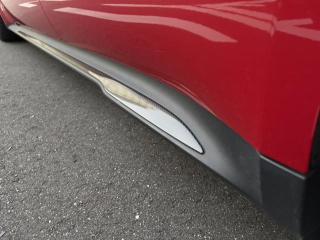 タイカン タイカン ターボS カーマインレッド/クレヨン EV 右H ダイナミックシャシー コントロール セラミックコンポジット ブレーキ(PCCB) ブラック ペイント仕上げ 4ゾーン オート クライメート コントロール(15枚目)