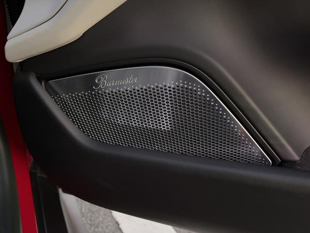 タイカン タイカン ターボS カーマインレッド/クレヨン EV 右H ダイナミックシャシー コントロール セラミックコンポジット ブレーキ(PCCB) ブラック ペイント仕上げ 4ゾーン オート クライメート コントロール(16枚目)