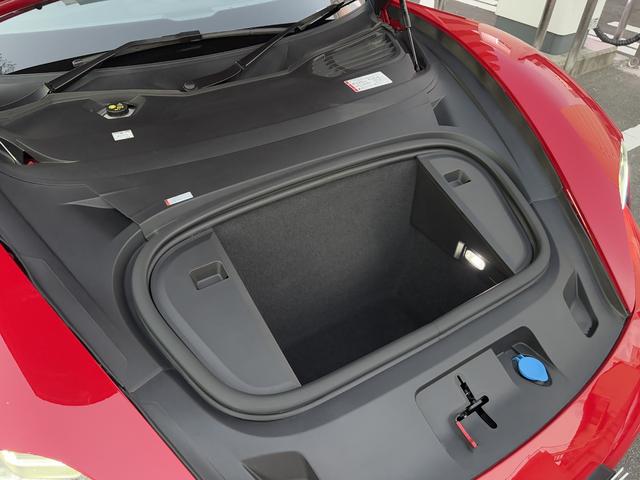 タイカン タイカン ターボS カーマインレッド/クレヨン EV 右H ダイナミックシャシー コントロール セラミックコンポジット ブレーキ(PCCB) ブラック ペイント仕上げ 4ゾーン オート クライメート コントロール(18枚目)