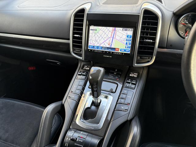 カイエン GTS ホワイト/ブラック ティプトロニックS 右H オートマチックテールゲート 21 インチ911 ターボII ホイール ライトコンフォートパッケージ シートヒーター(フロントおよびリア)(7枚目)