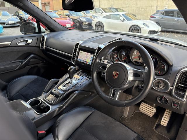 カイエン GTS ホワイト/ブラック ティプトロニックS 右H オートマチックテールゲート 21 インチ911 ターボII ホイール ライトコンフォートパッケージ シートヒーター(フロントおよびリア)(8枚目)