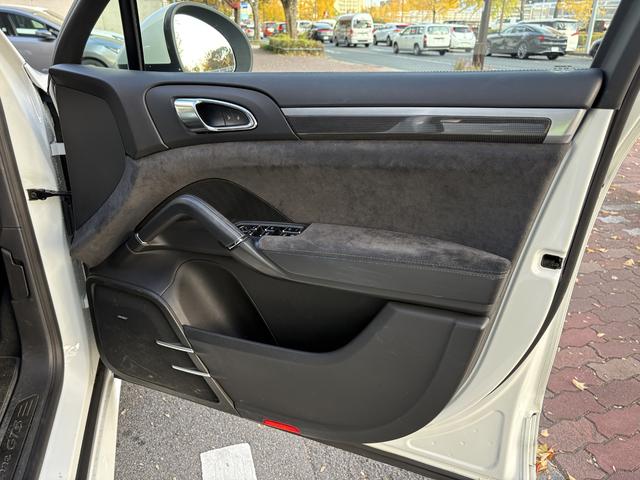 カイエン GTS ホワイト/ブラック ティプトロニックS 右H オートマチックテールゲート 21 インチ911 ターボII ホイール ライトコンフォートパッケージ シートヒーター(フロントおよびリア)(10枚目)