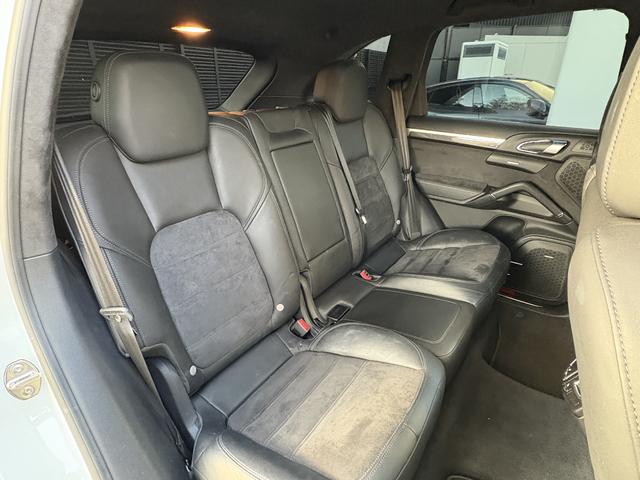 カイエン GTS ホワイト/ブラック ティプトロニックS 右H オートマチックテールゲート 21 インチ911 ターボII ホイール ライトコンフォートパッケージ シートヒーター(フロントおよびリア)(11枚目)