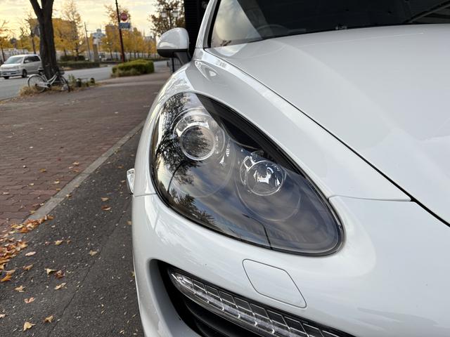 カイエン GTS ホワイト/ブラック ティプトロニックS 右H オートマチックテールゲート 21 インチ911 ターボII ホイール ライトコンフォートパッケージ シートヒーター(フロントおよびリア)(18枚目)