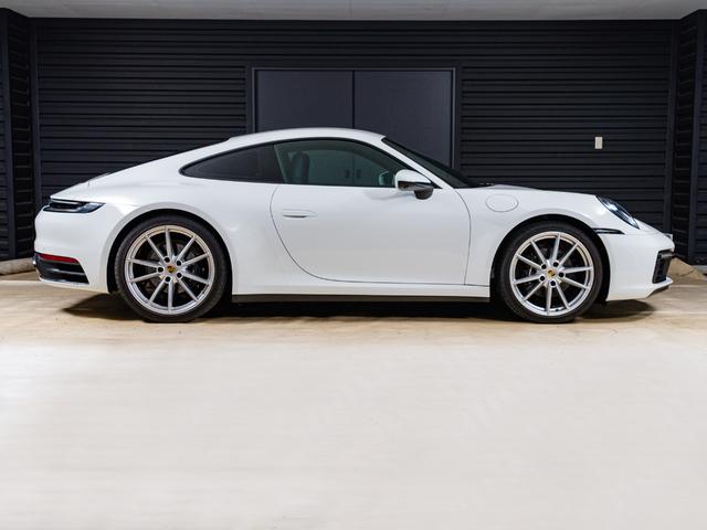 ９１１ ９１１カレラ　ホワイト／ブラック　ＰＤＫ　右Ｈ　スポーツクロノ　パッケージ　スポーツ　エグゾースト　システム　パワーステアリング　プラス　２０２１インチ　Ｃａｒｒｅｒａ　Ｓ　ホイール（2枚目）