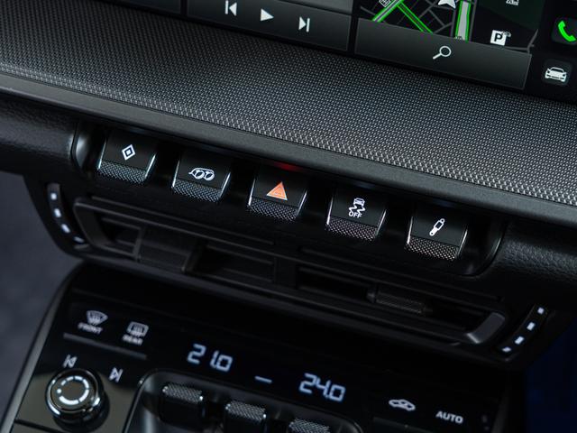 ９１１ ９１１カレラ　ホワイト／ブラック　ＰＤＫ　右Ｈ　スポーツクロノ　パッケージ　スポーツ　エグゾースト　システム　パワーステアリング　プラス　２０２１インチ　Ｃａｒｒｅｒａ　Ｓ　ホイール（16枚目）