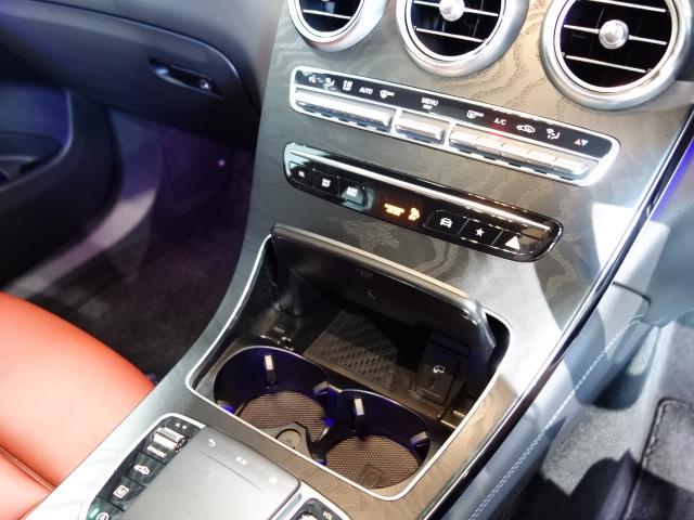 GLC220d 4マチック クーペ AMGライン レザーエクスクルーシブPKG ガラスサンルーフ レーダーセーフティPK 360°カメラ メルセデスミーコネクト ブルメスタサウンド ヘッドアップディスプレイ ETC ワイヤレスチャージ LEDライト(33枚目)