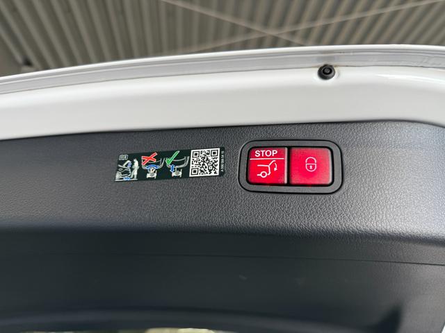 Ｃクラスステーションワゴン Ｃ２２０ｄステーションワゴンアバンギルドＡＭＧライＰ　ベーシックＰＫＧ　ドライバーズＰＫＧ　パノラミックＳ／Ｒ　ヘッドアップディスプレイ　レーダーセーフティＰＫＧ　パワーゲート／フットオープナー　ワイヤレスチャージ　３６０°カメラ　メモリー付パワーシート（62枚目）