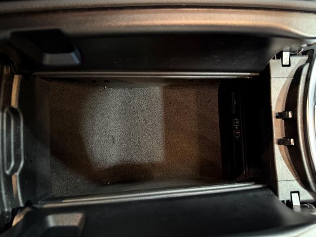 Ｃクラス Ｃ２２０ｄローレウスエディションスポーツプラスパック　レーダーセーフティＰＫＧ　Ｆメモリー付パワーシート＆シートヒーター　ヘッドアップディスプレイ　ワイヤレスチャージ　バックカメラ　パワートランク／フットオープナー付　キーレスゴー　ＡＲＴＩＣＯレザー（22枚目）