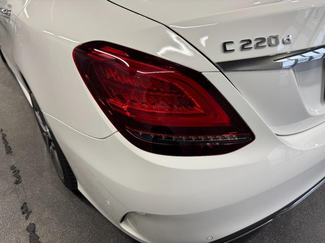 Ｃクラス Ｃ２２０ｄローレウスエディションスポーツプラスパック　レーダーセーフティＰＫＧ　Ｆメモリー付パワーシート＆シートヒーター　ヘッドアップディスプレイ　ワイヤレスチャージ　バックカメラ　パワートランク／フットオープナー付　キーレスゴー　ＡＲＴＩＣＯレザー（49枚目）