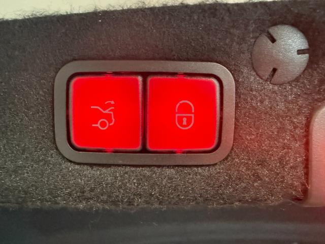 Ｃクラス Ｃ２２０ｄローレウスエディションスポーツプラスパック　レーダーセーフティＰＫＧ　Ｆメモリー付パワーシート＆シートヒーター　ヘッドアップディスプレイ　ワイヤレスチャージ　バックカメラ　パワートランク／フットオープナー付　キーレスゴー　ＡＲＴＩＣＯレザー（52枚目）