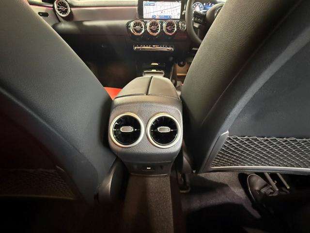 Aクラス A200d アーバンスターズ アドバンスドPKG ドライビングアシスタンスPKG パノラミックS/R ヘッドアップディスプレイ 360°カメラ メモリー付パワーシート&ヒーター デジタルコックピットディスプレイ ワイヤレスチャージ(47枚目)