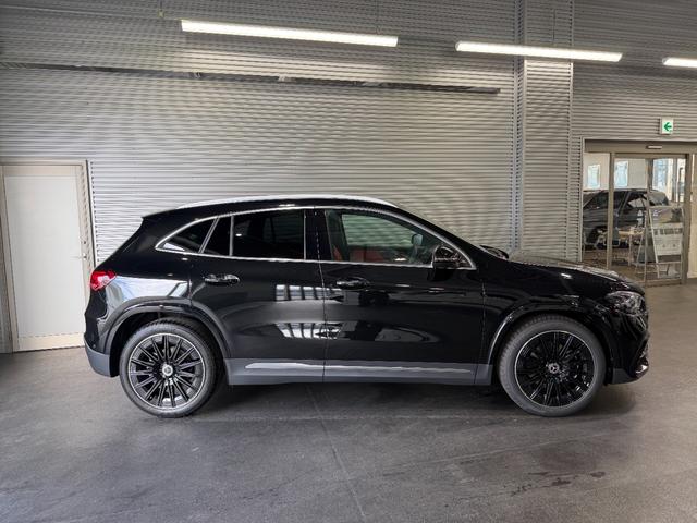 GLAクラス GLA200d 4マチック アーバンスターズ アドバンスドPKG パノラミックS/R ヘッドアップディスプレイ ブルメスタサウンド 赤黒本革シート 360°カメラ ARナビ パワーゲート/フットオープナー ワイヤレスチャージ 禁煙 ワンオーナー(6枚目)