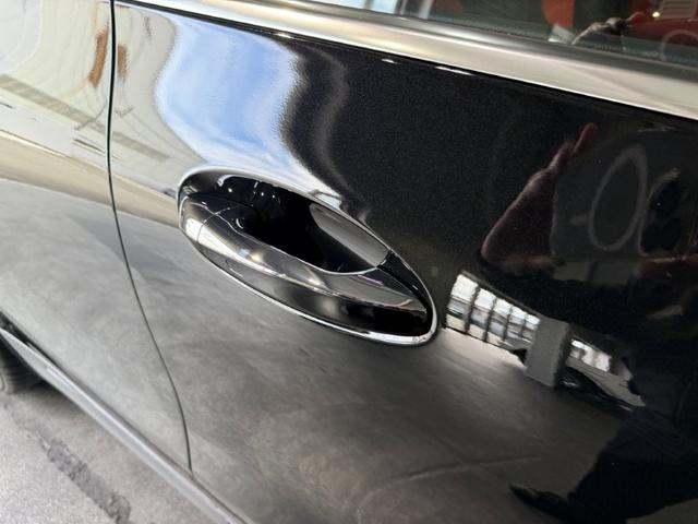 GLAクラス GLA200d 4マチック アーバンスターズ アドバンスドPKG パノラミックS/R ヘッドアップディスプレイ ブルメスタサウンド 赤黒本革シート 360°カメラ ARナビ パワーゲート/フットオープナー ワイヤレスチャージ 禁煙 ワンオーナー(12枚目)
