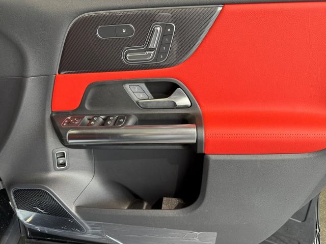 GLAクラス GLA200d 4マチック アーバンスターズ アドバンスドPKG パノラミックS/R ヘッドアップディスプレイ ブルメスタサウンド 赤黒本革シート 360°カメラ ARナビ パワーゲート/フットオープナー ワイヤレスチャージ 禁煙 ワンオーナー(13枚目)