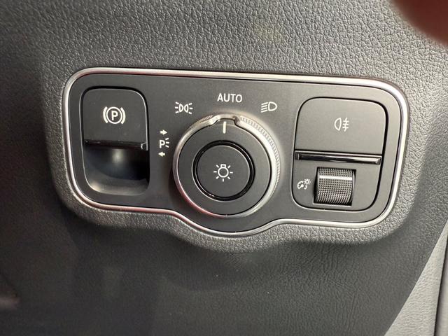 GLAクラス GLA200d 4マチック アーバンスターズ アドバンスドPKG パノラミックS/R ヘッドアップディスプレイ ブルメスタサウンド 赤黒本革シート 360°カメラ ARナビ パワーゲート/フットオープナー ワイヤレスチャージ 禁煙 ワンオーナー(16枚目)